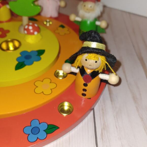 Goki Wooden Wreath Complete in Box w/ 14 figures Montessori - Picture 7 of 9